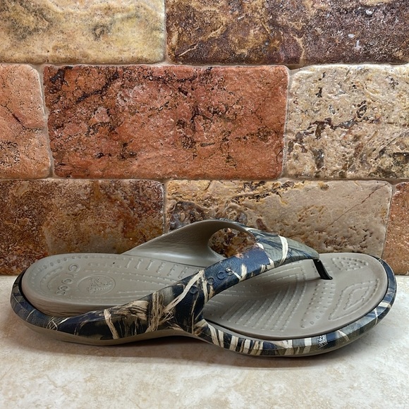 Crocs Men’s Sandals Shoes Camouflage Flip Flops Beach Vacation Green Size 12 - Picture 7 of 14